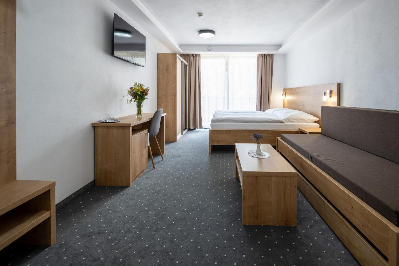 Hotel Berg Liptov Liptovský Mikuláš Exterior foto