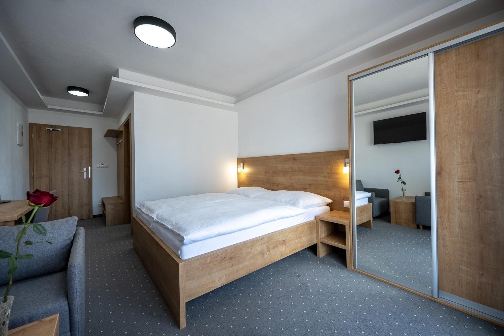 Hotel Berg Liptov Liptovský Mikuláš Exterior foto