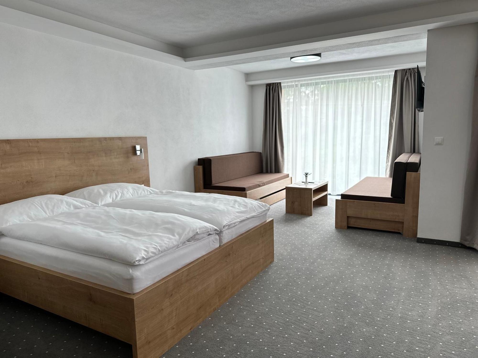 Hotel Berg Liptov Liptovský Mikuláš Exterior foto